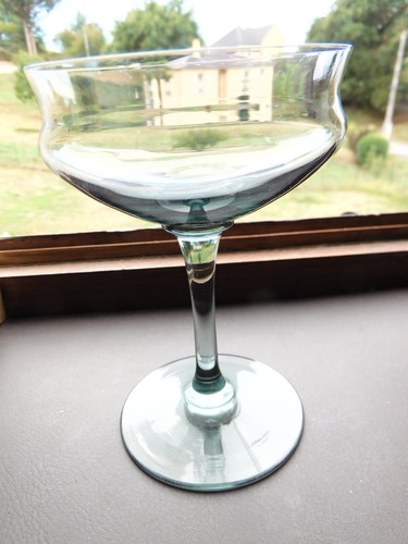 Ancienne coupe champagne - coupe, a