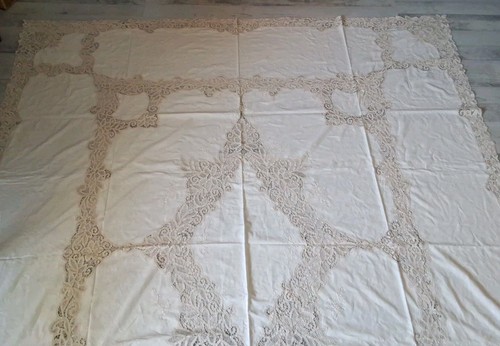 Nappe ancienne brodée - brodée, point