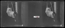 Bébé, jeu, Plaque verre photo stéréoscopique, négatif noir & blanc 4,5x10,7 cm