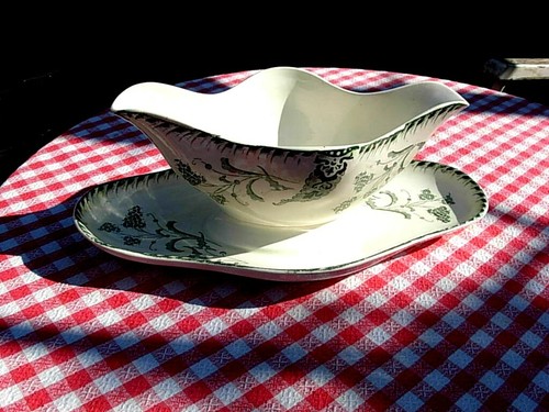 Bel saucière verte ancienne