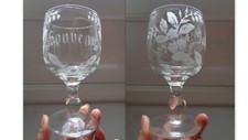 ANCIEN VERRE A PIED GRAVE