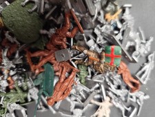 Lot soldats a Différentes Échelles Et Marques 