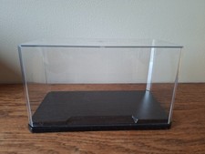 BOITE PLEXI GLACE SUR SOCLE