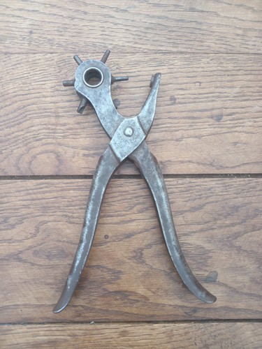 Ancienne pince œillets ws - Œillets, -ws