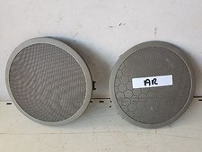 Cache enceinte de porte