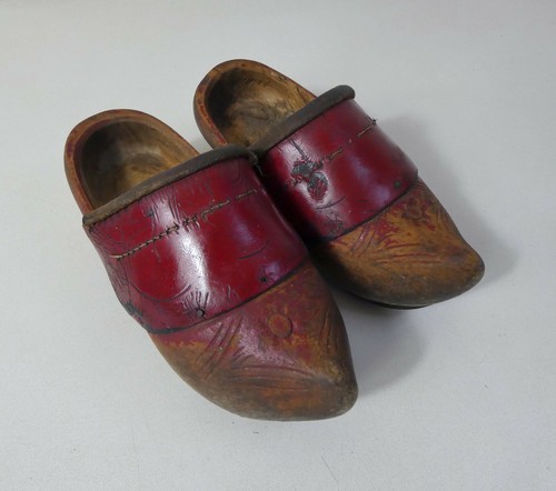 Anciens petits sabots bois - petits,