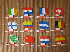 12 drapeaux jouet tole fer publicité ancienne biscuit L' ALSACIENNE années 1960 