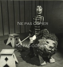 MARIONNETTE de JACQUES  CHESNAIS un dompteur lion vers 1955 théâtre Temporal