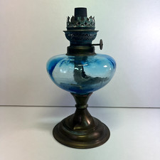 ANCIENNE LAMPE À PÉTROLE