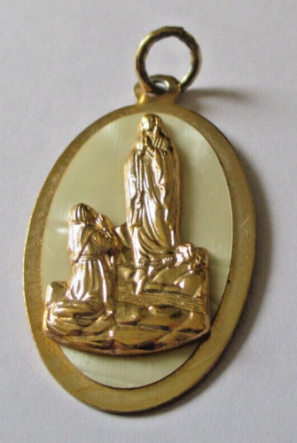 Ancien pendentif médaille