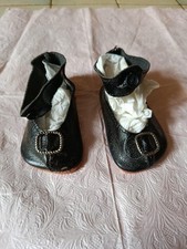 Chaussures de poupée ancienne marquées JR dans un trèfle