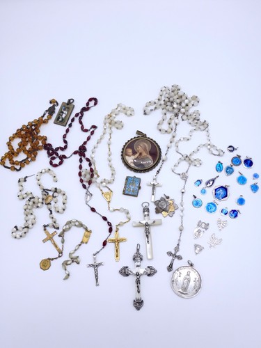 Lot objets religieux - d'objets, anciens