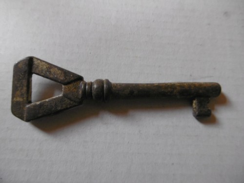 Clé clef ancienne - pleine, /