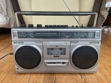 boombox ghettoblaster vintage Hitachi TRK-7340E