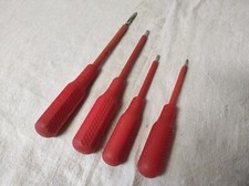 Outils anciens 4 Tournevis isolés Plat 2 x 140mm + 4 x 210mm + 2 Cruciformes