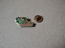 pin's loisir détente parc / Center parcs (version perroquets base dorée)