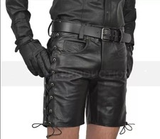 Short en cuir à lacets