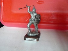 LES ETAINS DU GRAAL GUERRIER CELTE SANS BOITE LES ETAINS DU PRINCE  MOYEN AGE