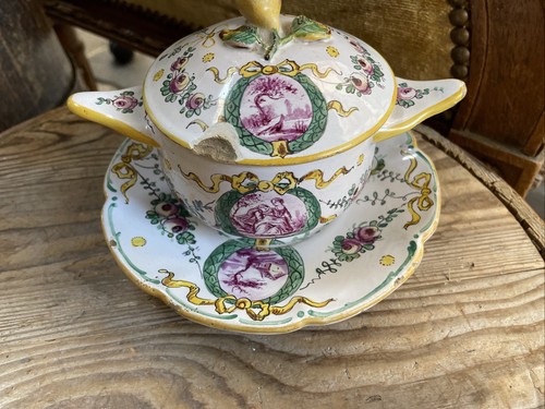 Ancienne tasse bouillon - À,