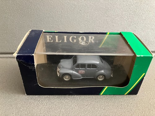 Voiture miniature renault 4cv - voiture,
