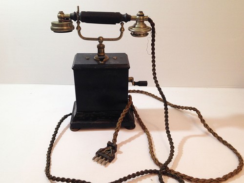 Très ancien téléphone - ancien, à