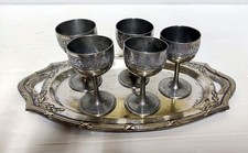 SERIE DE 5 VERRE A LIQUEUR  AVEC PLATEAU METAL ARGENTE ANCIEN