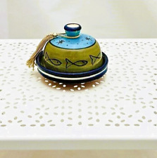 petit pot avec couvercle poterie émaillée gris bleu moitifs poissons 9x6,5cm env