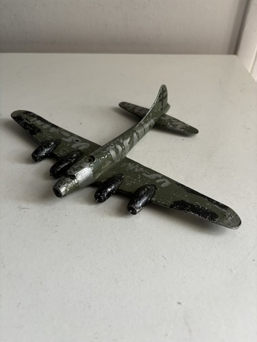 Marcalu boeing flying - b-17,