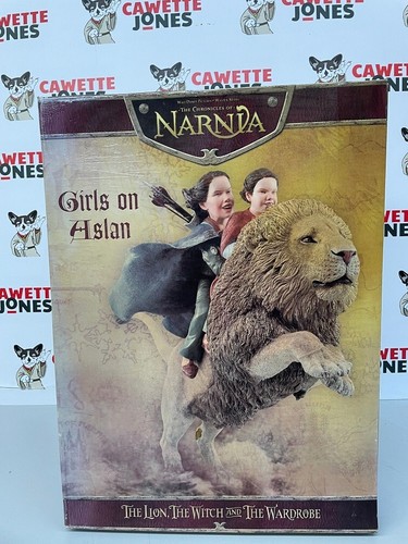 Girls aslan statue - girls, on