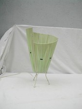 lampe tripode plastique et