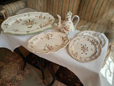 Service de table en faience de