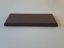 socle  en bois peint en marron