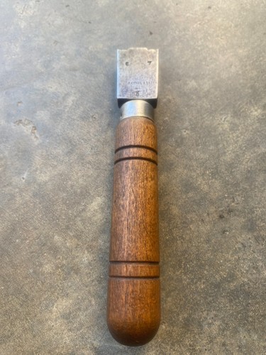 Ancien outil cordonnerie - ,