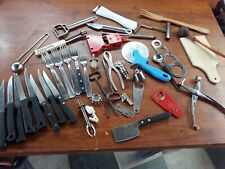 Gros lot couverts divers Couteaux Pince sucre Eplucheur Ouvre bouteille Tire-bou