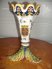 Vase corne d'abondance en faïence de Desvres Boulogne blason Auvergne