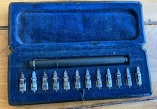 BOITE DE CALLIGRAPHIE "PELIKAN