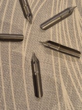 5 plumes d'écriture à