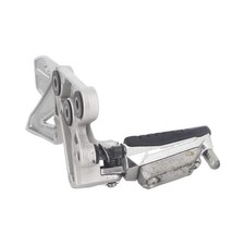 Platine repose-pied avant