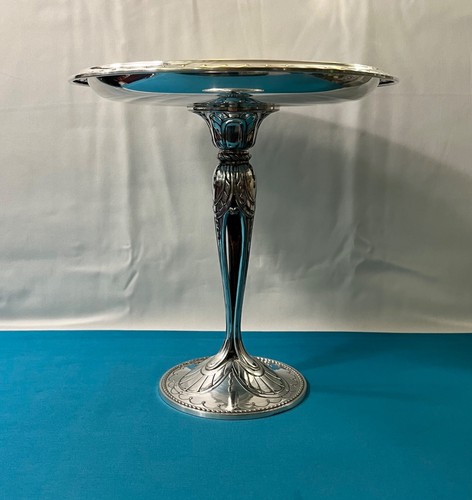 Grande coupe sur pied - coupe,