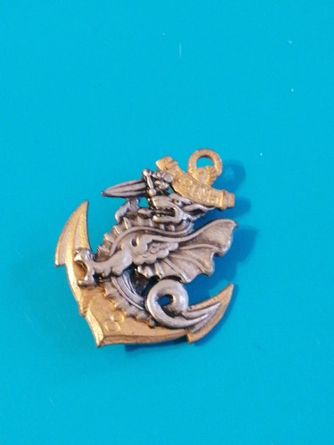 Ancien insigne militaire