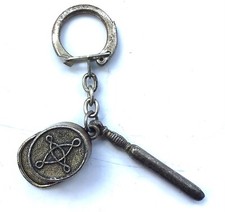 PORTE CLEF POLICIER KÉPI MATRAQUE 1960 KEY CHAIN POLICEMAN