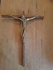 croix murale bois et laiton