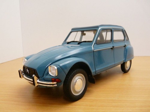 Citroen dyane bleu 18 - 6, 2cv