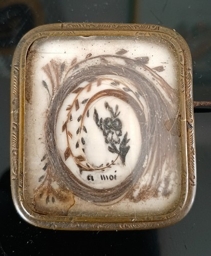 Broche avec cheveux - broche,