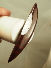 BROCHE VINTAGE BOIS D’AMOURETTE COQUILLE D’ŒUF XM SIGNED BROOCH MATSUMOTO ?