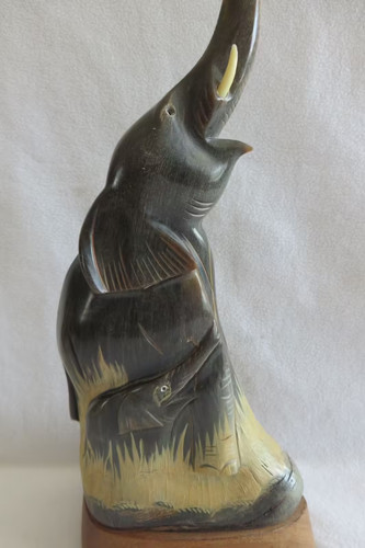 Sculpture éléphante son - éléphante, et
