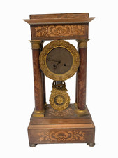 Pendule portique de style