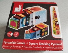 Jeu d'éveil Pyramide carrée
