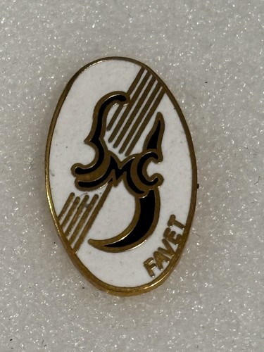 Pin favet troyes champagne - pin’s,