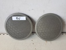 Cache enceinte porte avant